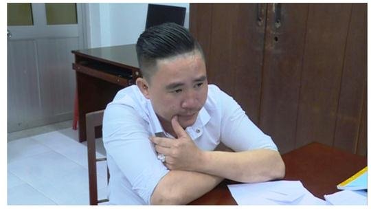 Bắt quản lý karaoke kiêm tú ông
