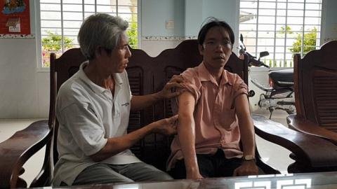 Chở thùng vàng hơn 2,5 tỷ đồng đi bán hai mẹ con bị cướp bằng hơi cay
