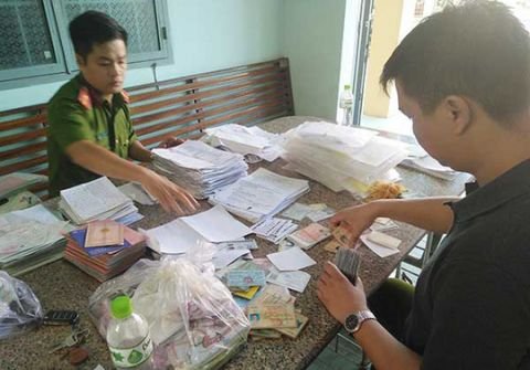 Kiểm tra nhóm xăm mình, bắt băng cho vay nặng lãi kiểu "mua hàng trả góp"