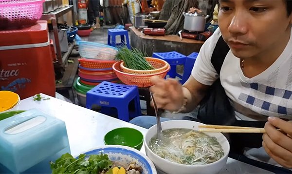 Khoa Pug học Pew Pew 'thả thính' khi bị fans nữ 'réo tên'