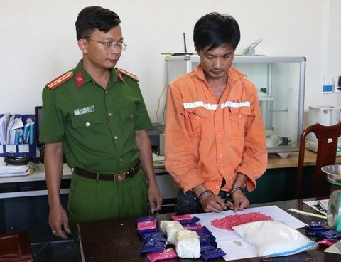 Bắt quả tang đối tượng vận chuyển ma túy số lượng lớn
