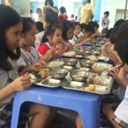 Hiệu trưởng chịu trách nhiệm toàn diện về an toàn thực phẩm trong nhà trường
