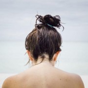 Đừng quên rằng tẩy tế bào chết cho da đầu cũng rất cần thiết đấy nhé