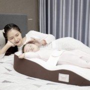 Có nên cho bé ngủ trên gối chống trào ngược hay không?