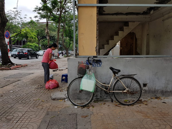 Hàng loạt lô đất vàng tại trung tâm Hà Nội bị bỏ hoang