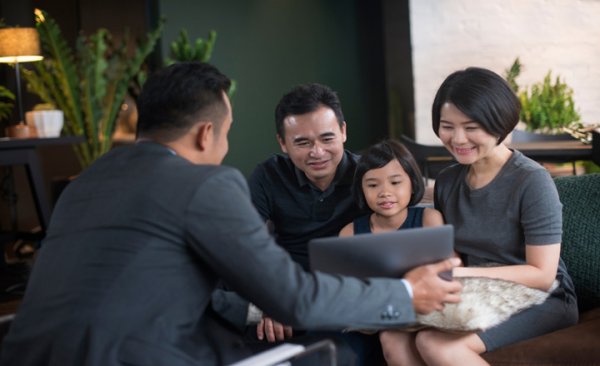 Một ngày làm việc của nhân viên môi giới bất động sản