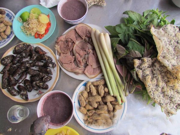 Quán thịt chó ngon tại Hà Nội - một địa điểm không thể bỏ qua với những tín đồ thực khách. Với nhiều món ăn được chế biến đa dạng và phong phú, chắc chắn bạn sẽ có một trải nghiệm ẩm thực tuyệt vời tại đây. Nhấp chuột để xem hình ảnh và cảm nhận những hương vị độc đáo này.