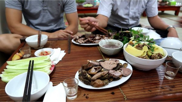 Điểm danh 7 quán thịt chó ngon ở Hà Nội để khám phá hương vị độc đáo và đặc trưng chỉ có ở đất nước Việt Nam. Hãy thưởng thức những món ăn đậm chất dân tộc và cảm nhận sự thú vị của đất nước.