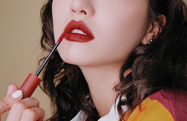 3 cây son màu đỏ thẫm cho mặt sáng bừng không cần makeup