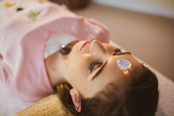 Đắp Đá Thiên Nhiên Làm Đẹp Da - Bạn Đã Thử Qua Chưa?