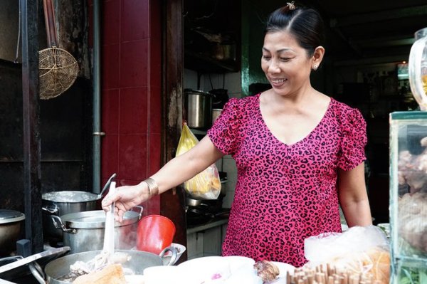 Quán phở không nước lèo hơn 70 năm ở Sài Gòn