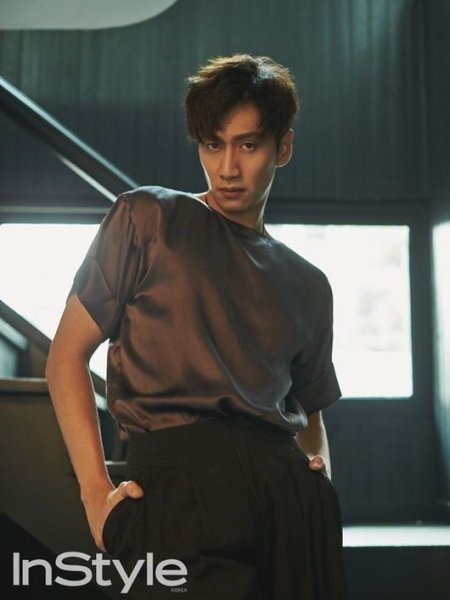 Soi Thời Trang Sân Bay Của Lee Kwang Soo