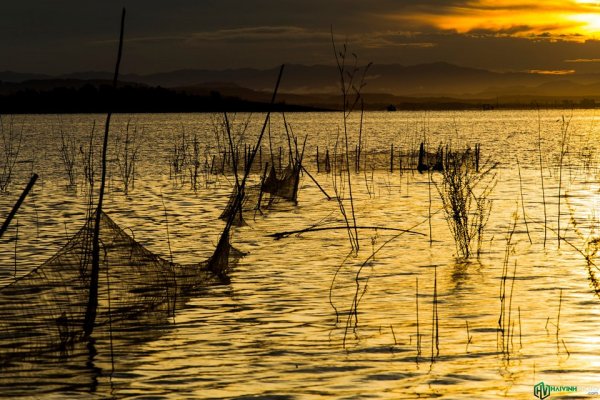 SUỐI TƯỢNG - Làng chài yên bình trong lòng hồ Trị An.