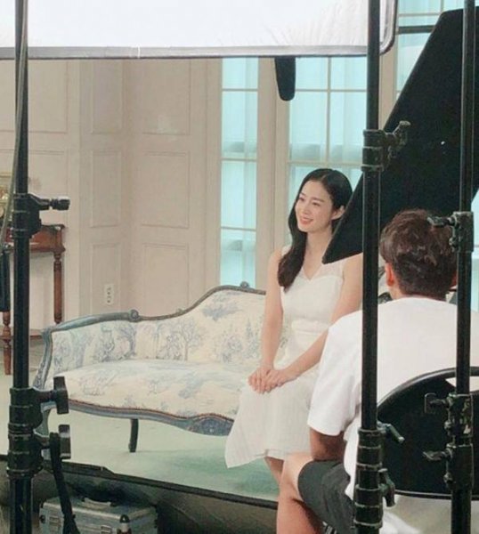Kim Tae Hee bất ngờ đăng ảnh ‘tự sướng’ đập tan tin đồn béo – xấu sau sinh con