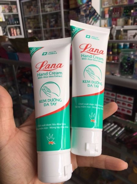 Review chi tiết nước hoa hồng Lana có tốt hay không?