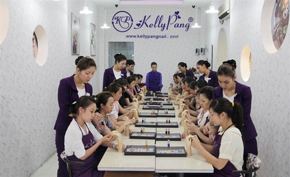 “Ngũ long công chúa ngành nail” ngày ấy và bây giờ: Cổ tích ngày càng đẹp!
