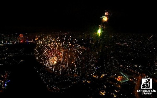 Chiêm ngưỡng "đại tiệc" pháo hoa chào năm mới 2019 lần đầu tiên được bắn tại toà nhà cao nhất Việt Nam Landmark 81