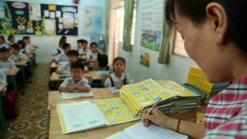 Giáo viên được chọn viết tay hoặc đánh máy với các loại hồ sơ, sổ sách