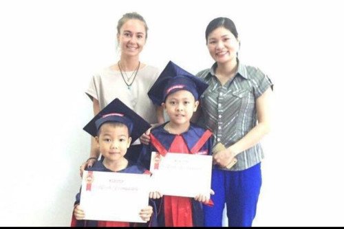 Bộ trưởng Phùng Xuân Nhạ gửi thư khen cậu trò vùng cao vượt trăm km học tiếng Anh