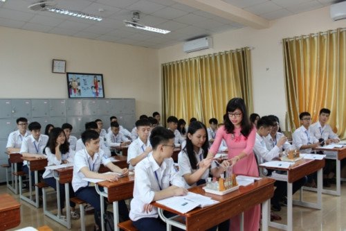 Nghiêm cấm cho học sinh nghỉ học để trường tổ chức đi tham quan