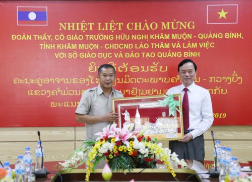 Quảng Bình: Sẽ cử giáo viên dạy tiếng Việt tại tỉnh Khăm Muộn (Lào)