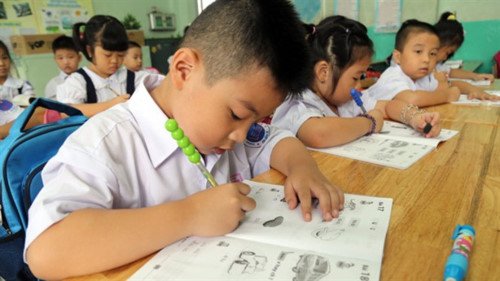 Xử lí nghiêm các vi phạm đạo đức nhà giáo, chưa điều chỉnh tăng giá sách giáo khoa