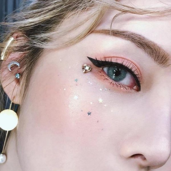 Bí Quyết Kẻ Mắt Đẹp Cho Lớp Make Up Của Nàng Thêm Hoàn Hảo