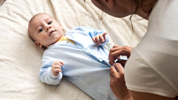 Đưa trẻ sơ sinh từ viện về nhà bố mẹ cần chuẩn bị gì?