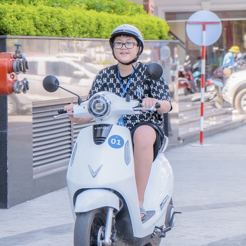 Bao nhiêu tuổi được đi xe máy điện?